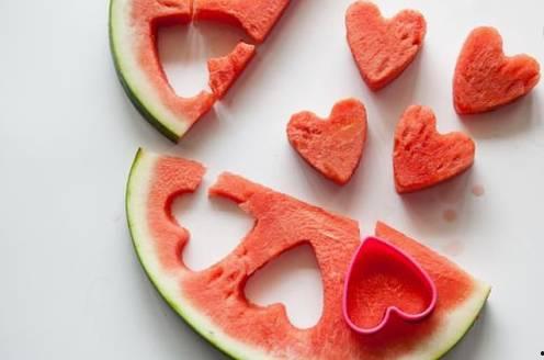 吃脆瓜吐籽,吐籽乐趣无穷