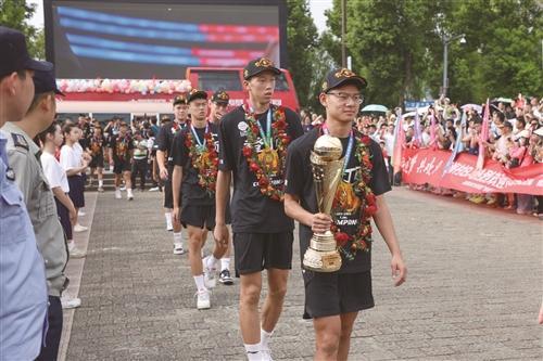 回浦中学吃瓜,揭秘校园里的“瓜田”风云